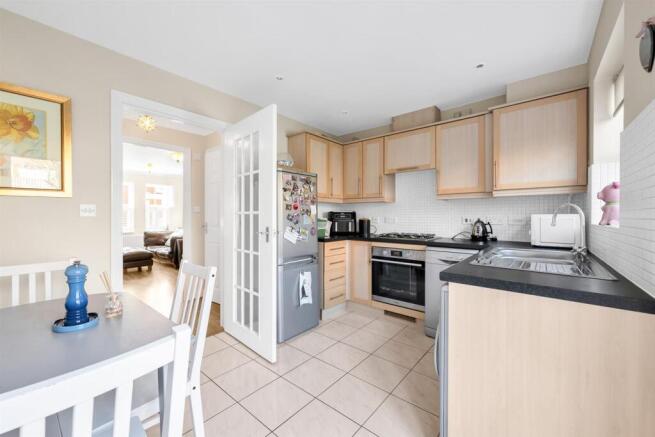 FITTED KITCHEN