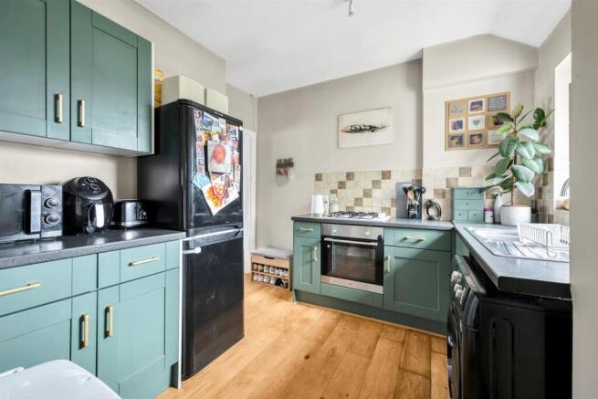 FITTED KITCHEN