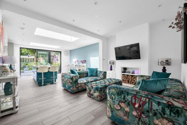 KITCHEN RECEPTION ROOM