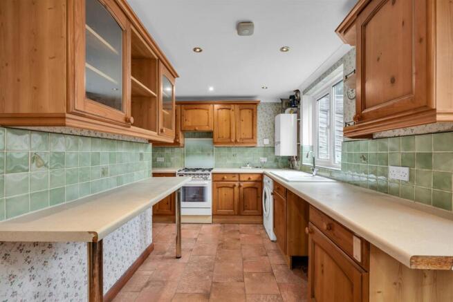 FITTED KITCHEN