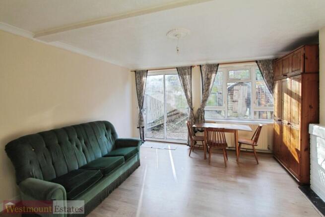 LIVING ROOM/DINING ROOM