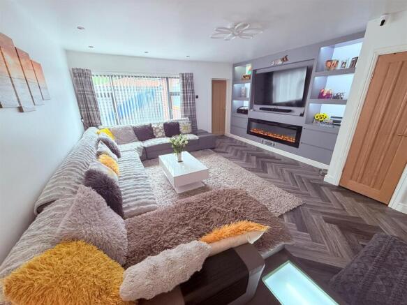 PHOTO-2025-08-04-13-32-12 (9).jpg