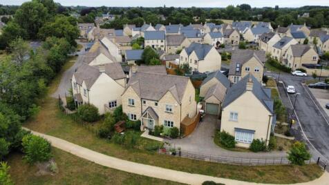 Honeybone Close, Fairford, Gloucestershire, GL7