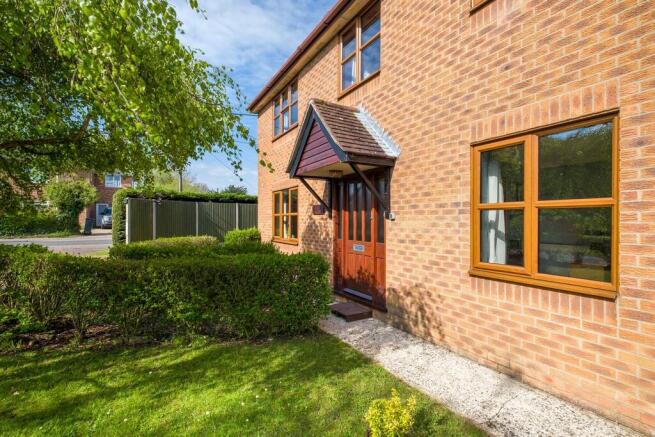 1440px1 Oaklands-...