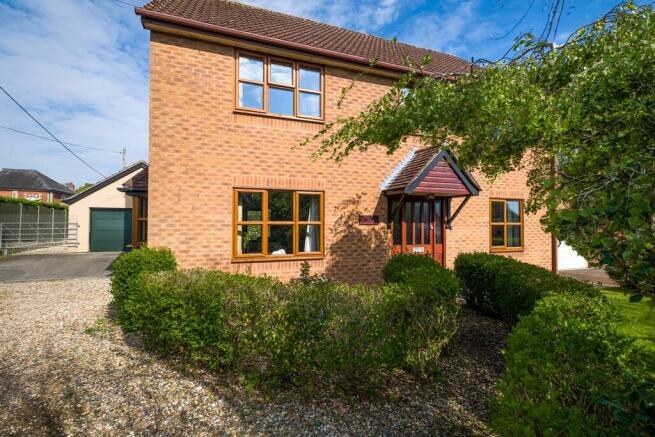 1440px1 Oaklands-...
