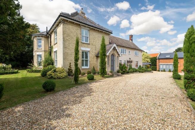 1440px-Elm Farm H...
