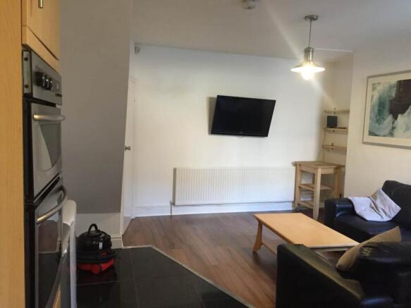 Lounge - with tv wal