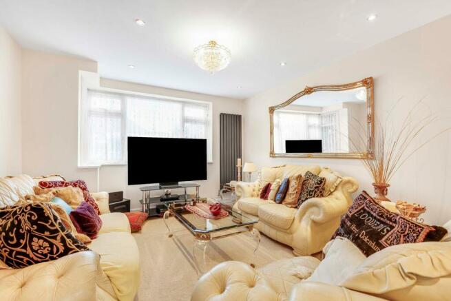 S-260_Feltham_Hill_Road_TW15_1LN-1[1].JPG