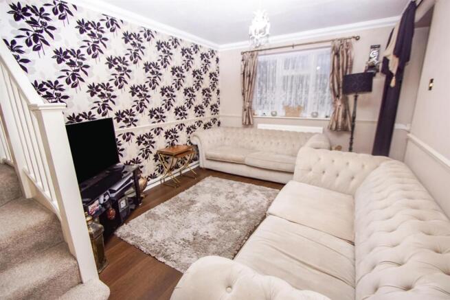 101 lowestoft drive lounge.JPG