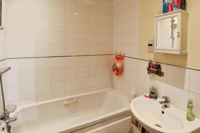 pbox-bathroom-338672.JPG