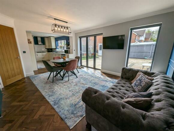 Kitchen/Dining Area