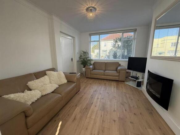 Lounge/Dining Room