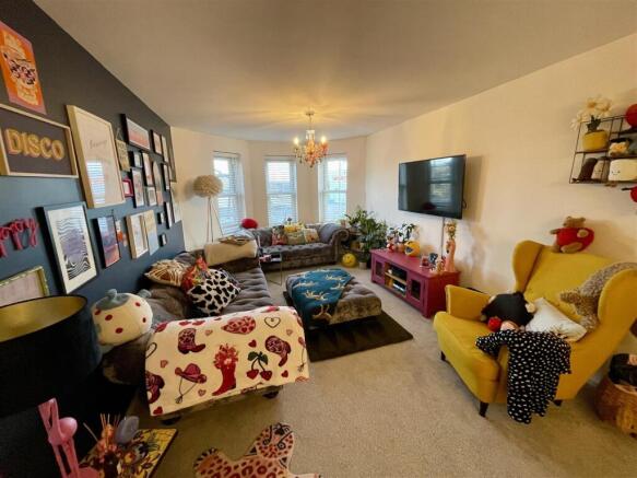 Lounge/Dining Room