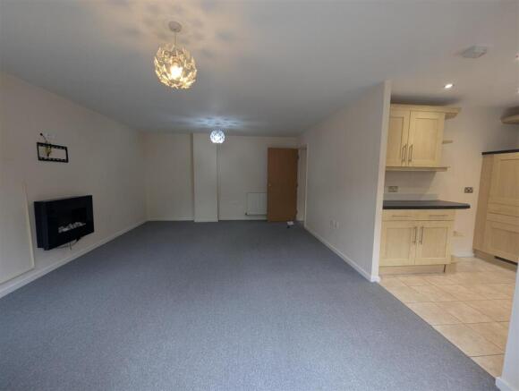 Lounge/Dining Room