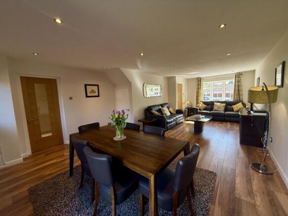 Lounge/Dining Room