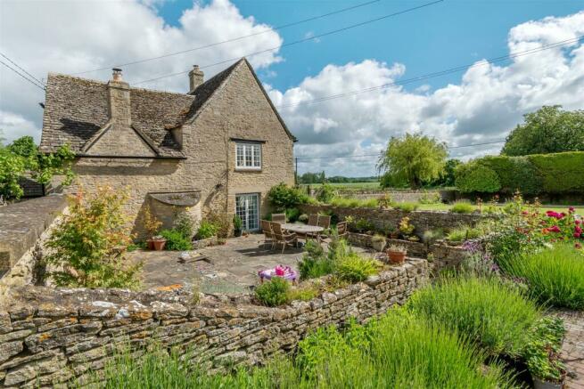 The Old Farmhouse garden patio.jpg