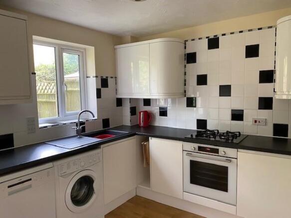 Kitchen 2.jpg