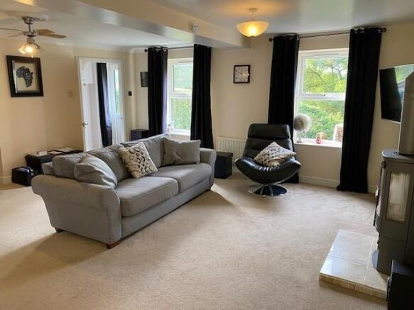 Living Room 1.jpg