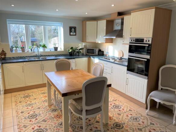 Kitchen Dining Room.JPG