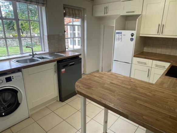 Kitchen/ Breakfast Room