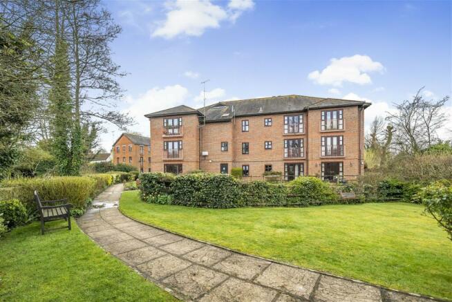 2 bedroom flat for sale in Overton,Basingstoke,Hampshire,RG25 3JE, RG25