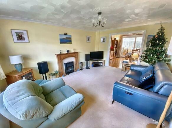 4 bedroom detached house for sale in Lordsfield Gardens, Overton ...