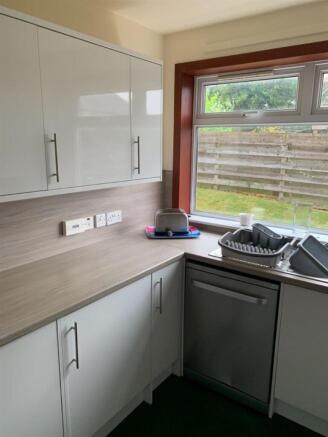 kitchen 2.jpg