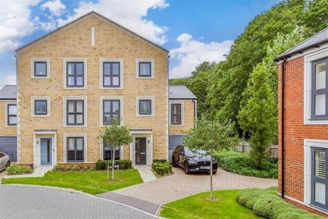 Baddlesmere Drive, Kings Hill, West Malling, Kent