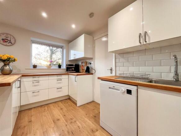 kitchen 2.jpg