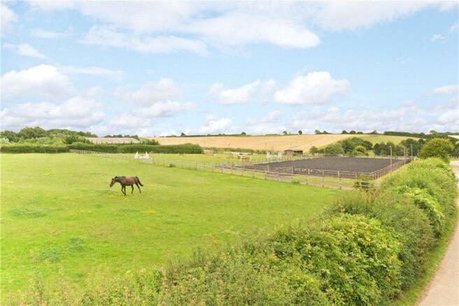 Manège and Paddocks