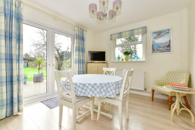 Kitchen/Breakfast Area