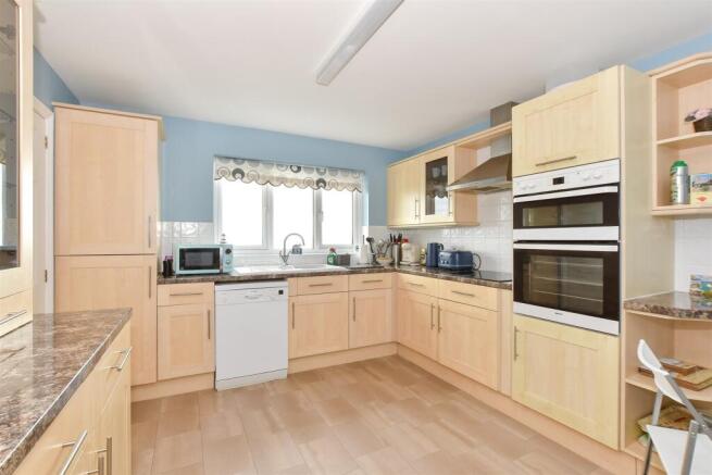 Kitchen/ Breakfast Room