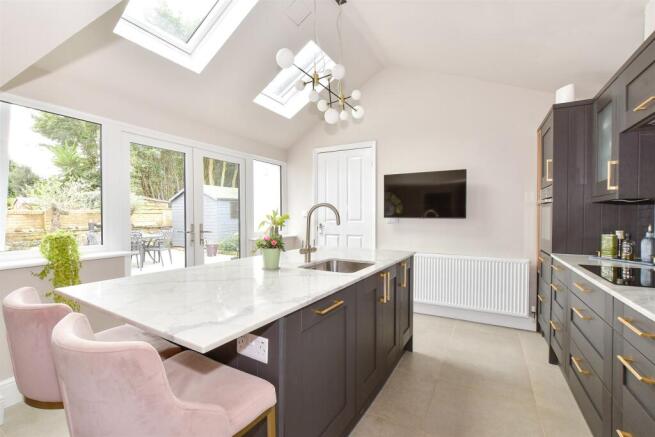Kitchen/ Breakfast Area