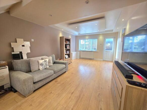 Lounge/Dining Room