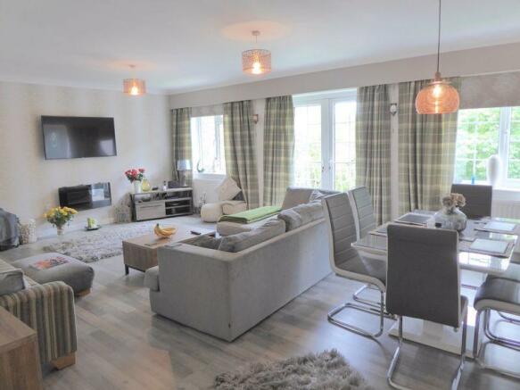 2 bedroom apartment for sale in Bangor, LL57