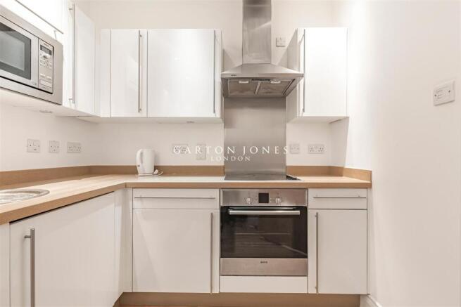 Kitchen (1).JPG
