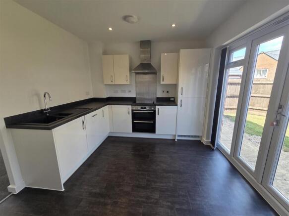 KITCHEN / DINING ROOM