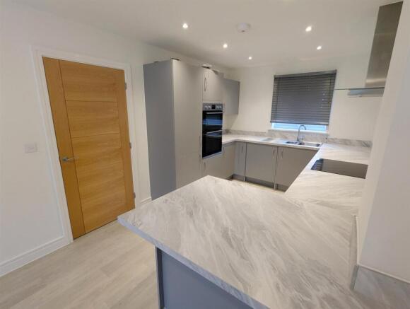 OPEN PLAN LIVING/DINING/KITCHEN AREA