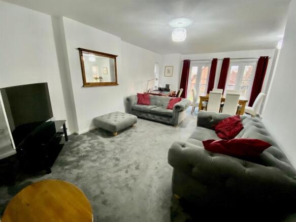 LIVING/DINING ROOM