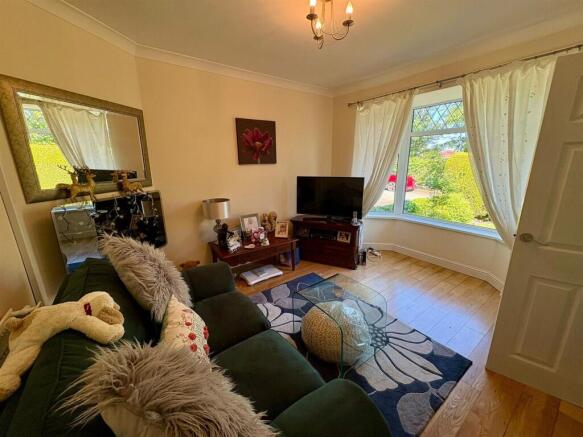 SITTING ROOM/BEDROOM