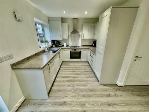KITCHEN/DINING ROOM
