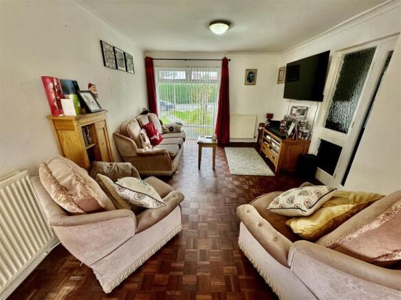 LIVING/DINING ROOM