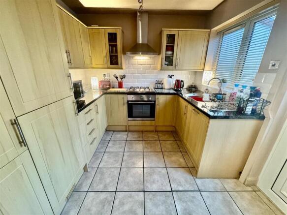 KITCHEN/DINING ROOM