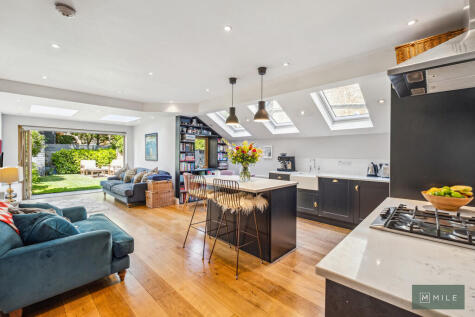 Bathurst Gardens, London NW10