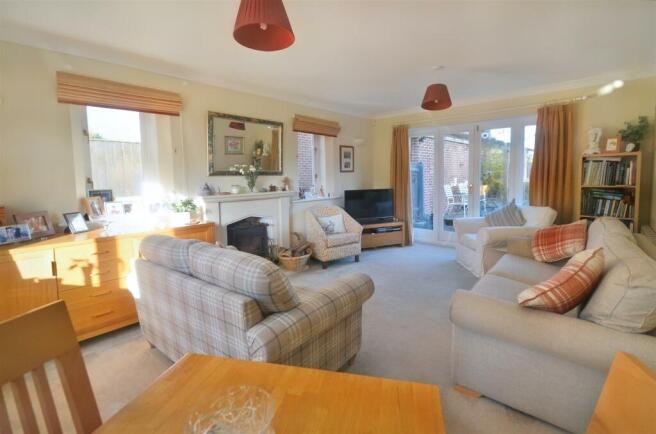 Sitting/Dining Room