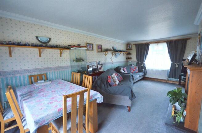 Sitting/Dining Room