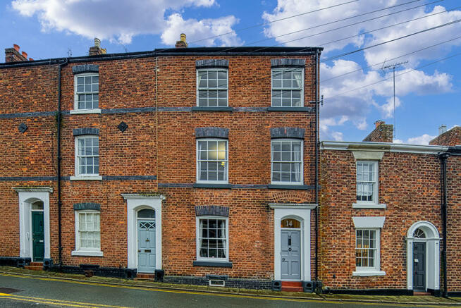 4 bedroom town house  for sale Chester
