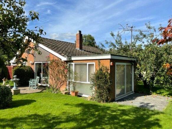 3 bedroom bungalow  for sale Slough