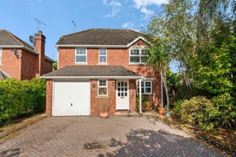 St. Andrews Gardens, Cobham, KT11