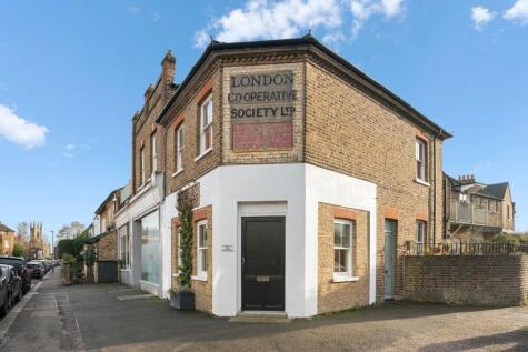 Station Road, Hampton, TW12